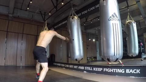 成人拳击沙袋破裂视频播放,揭秘成人拳击训练的残酷现实