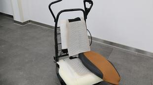 成人辅助椅子怎么安装视频,成人辅助椅子安装视频教程概述