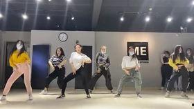 成人舞怎么发视频