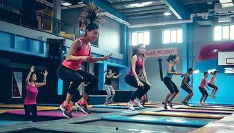 蹦床成人教学视频