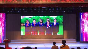 成人礼父子合唱视频,共谱成人礼华章