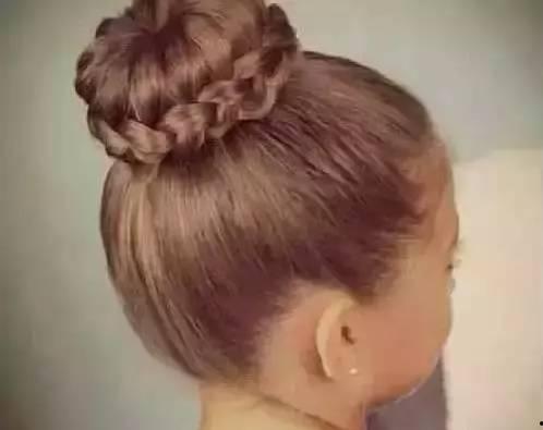 假辫子编发成人女孩视频,打造时尚成人女孩发型